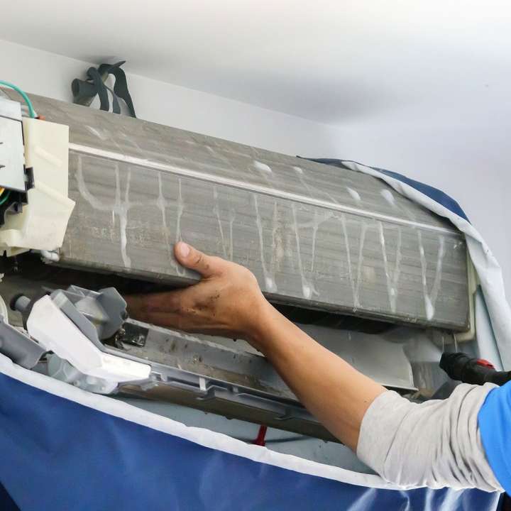 أهمية تنظيف المكيفات بشكل دوري